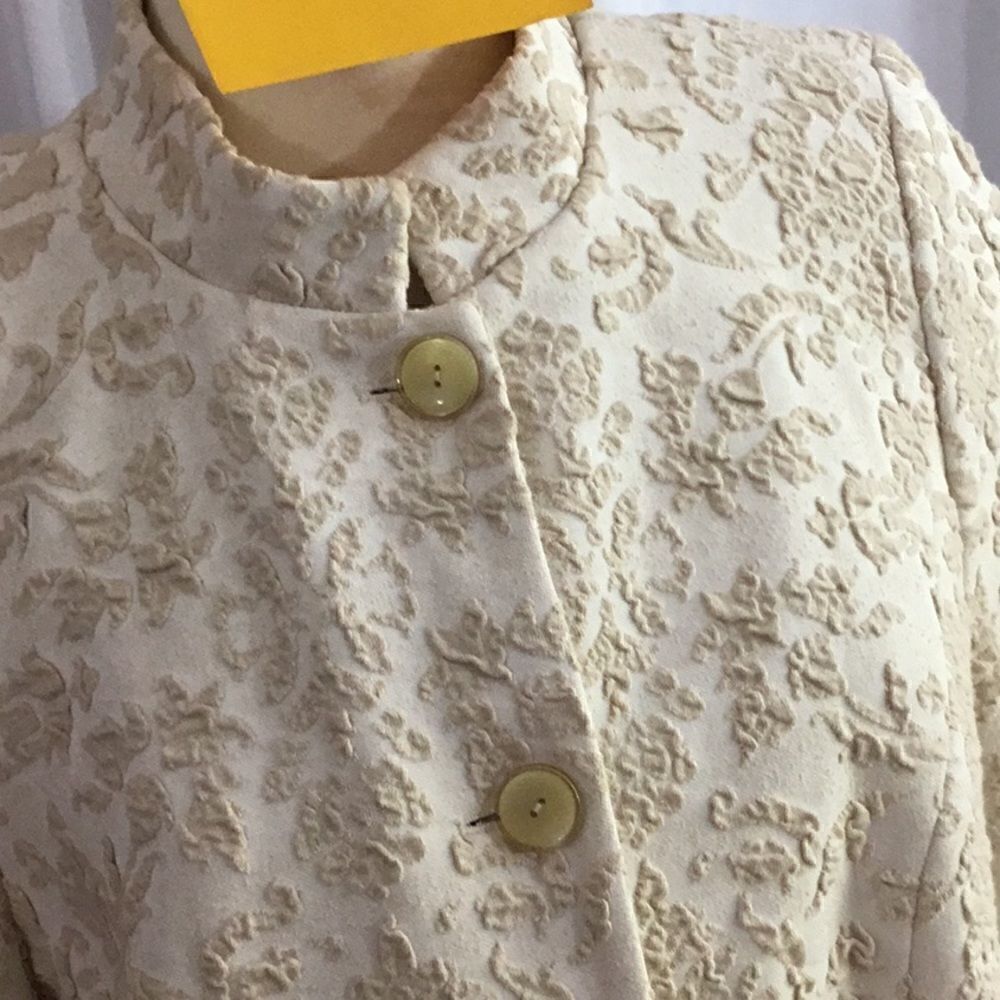 Jacket in cream with raised tan design by Simonton - Picture 4 of 8